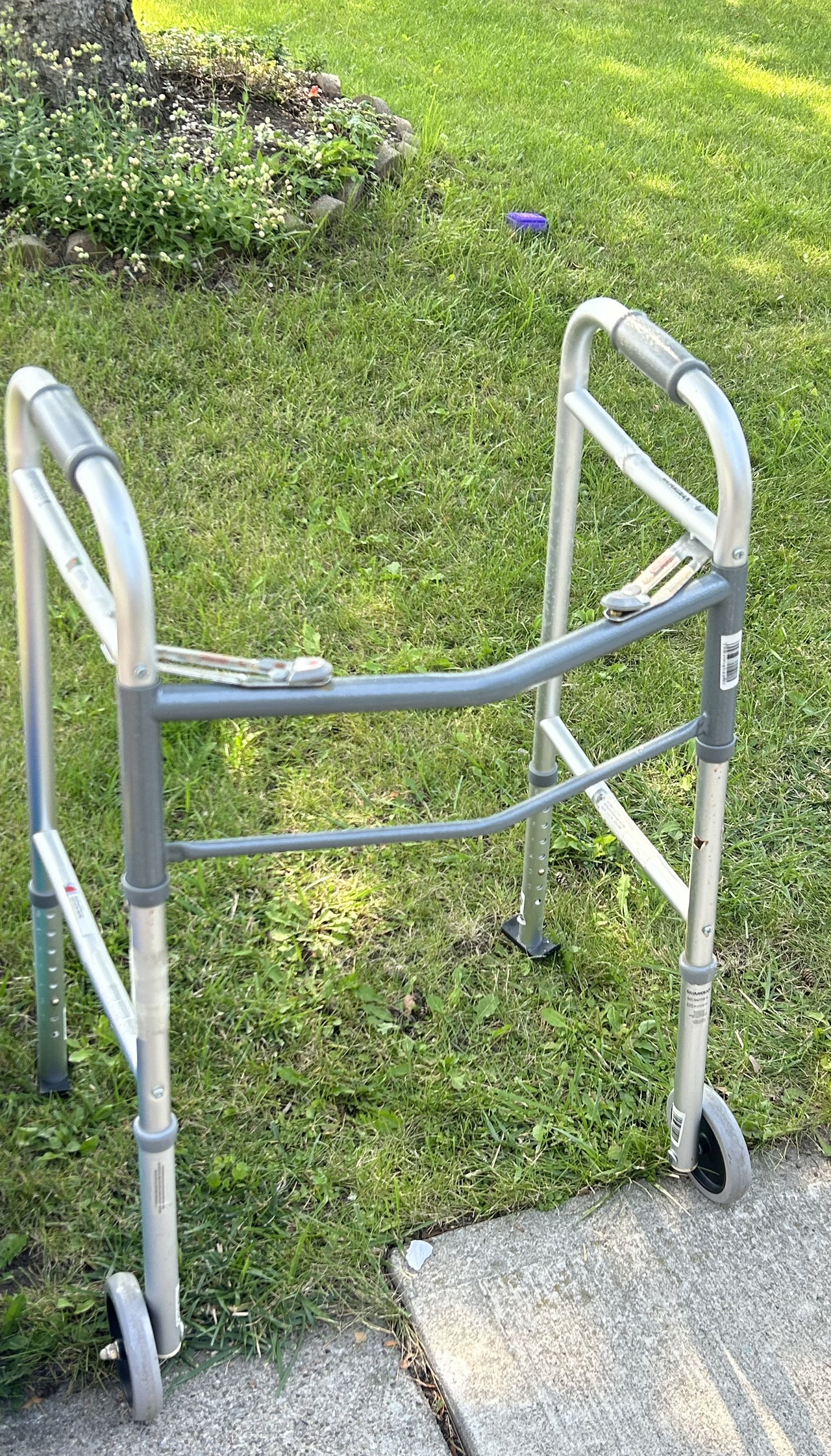 Aluminum folding Walker