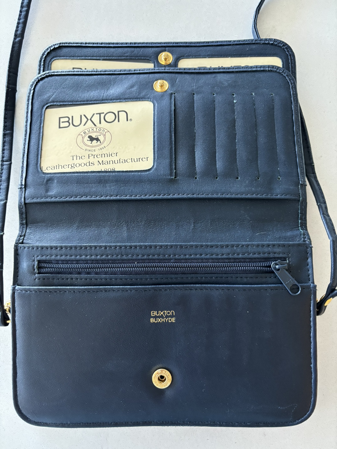 Buxton Leather crossbody purse 🆕 image indicator(2)