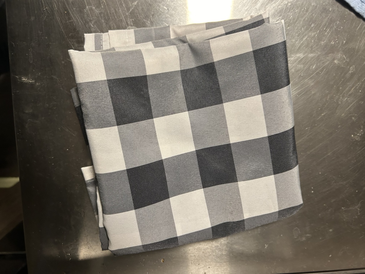 Black and White Checkered Tablecloth #FREECYCLE