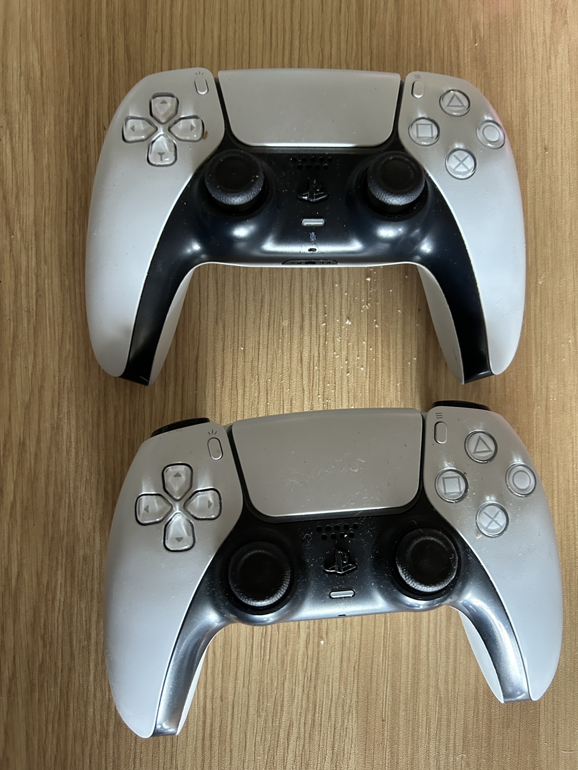 2x PlayStation 5 DualSense Wireless Controllers