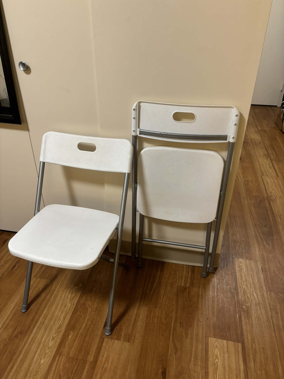 Folding Chairs - photo 4