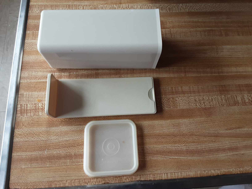 vintage Tupperware cheese keeper container  🥕 image indicator(2)