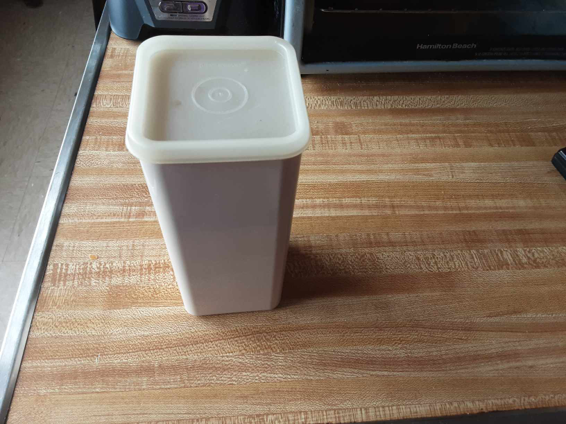 vintage Tupperware cheese keeper container  🥕 image indicator(3)