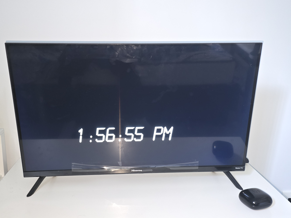 Hisense 32" Roku Smart TV - photo 2