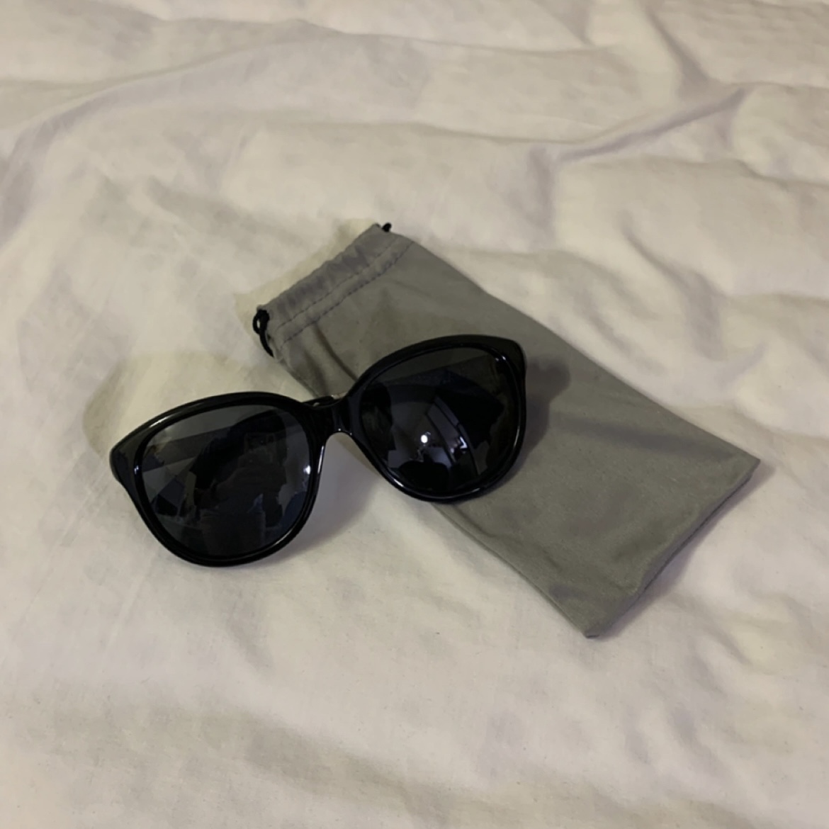 Polarized Sunglasses with Pouch image indicator(2)