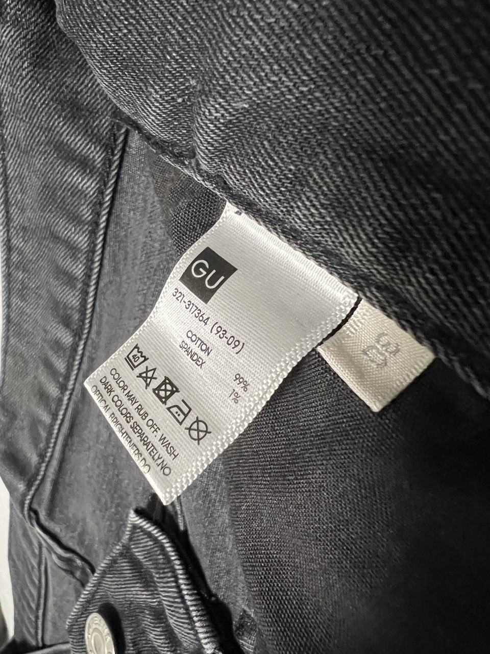 GU (a sister brand of UNIQLO) Extra Stretch Black Jeans image indicator(6)