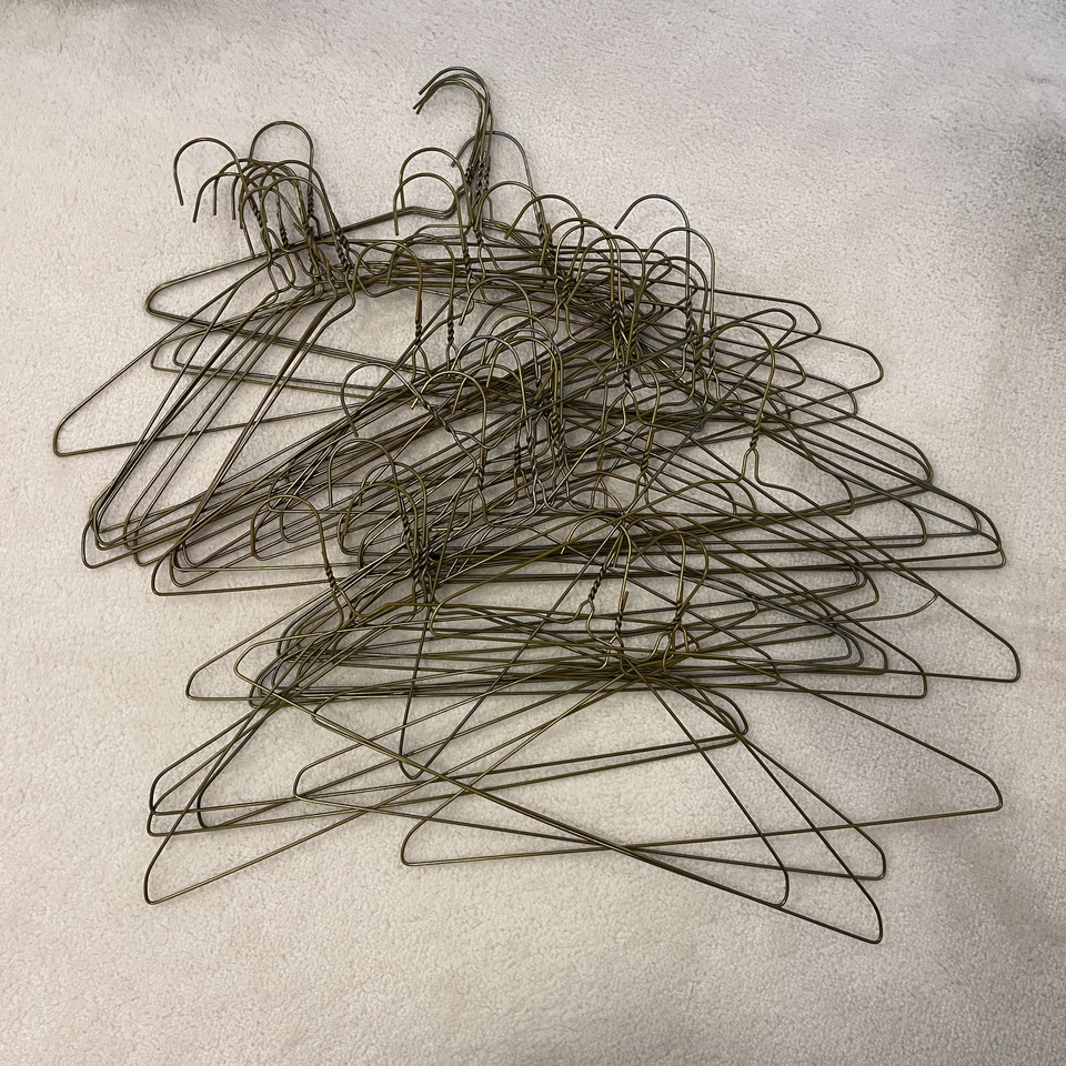 50 metal hangers