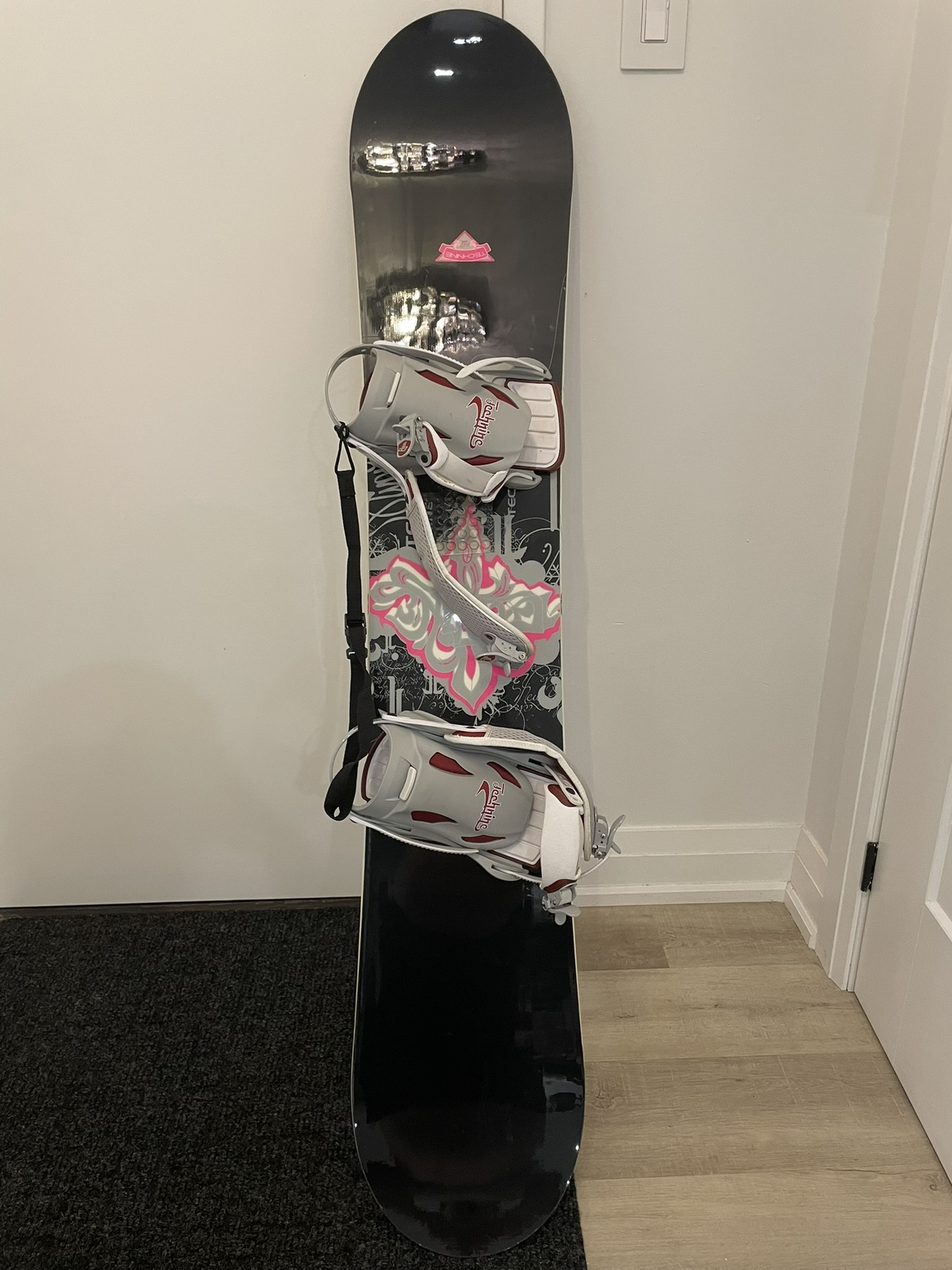 Women's Snowboard Package image indicator(2)