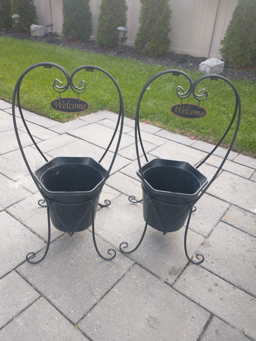 Heart shaped planters thumbnail