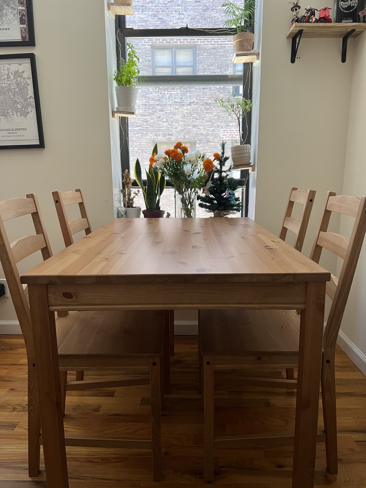 MOVING SALE Upper East Side - Dining table with 4 chairs - photo 2