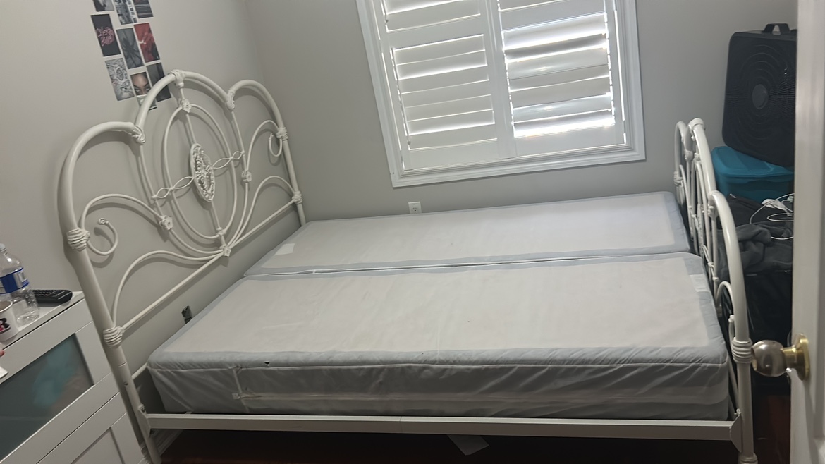 Queen bed frame - photo 3