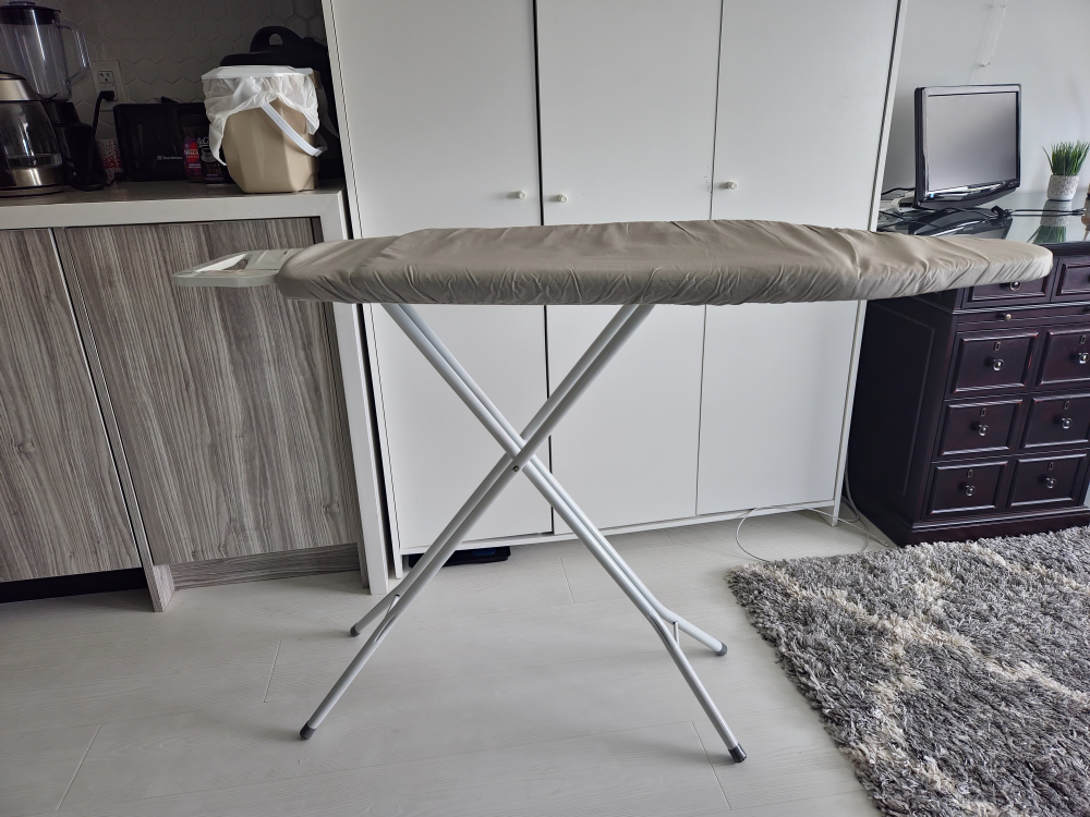 Ironing board and ironing board cover