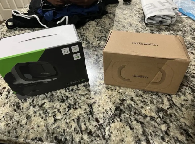 VR headset - photo 3