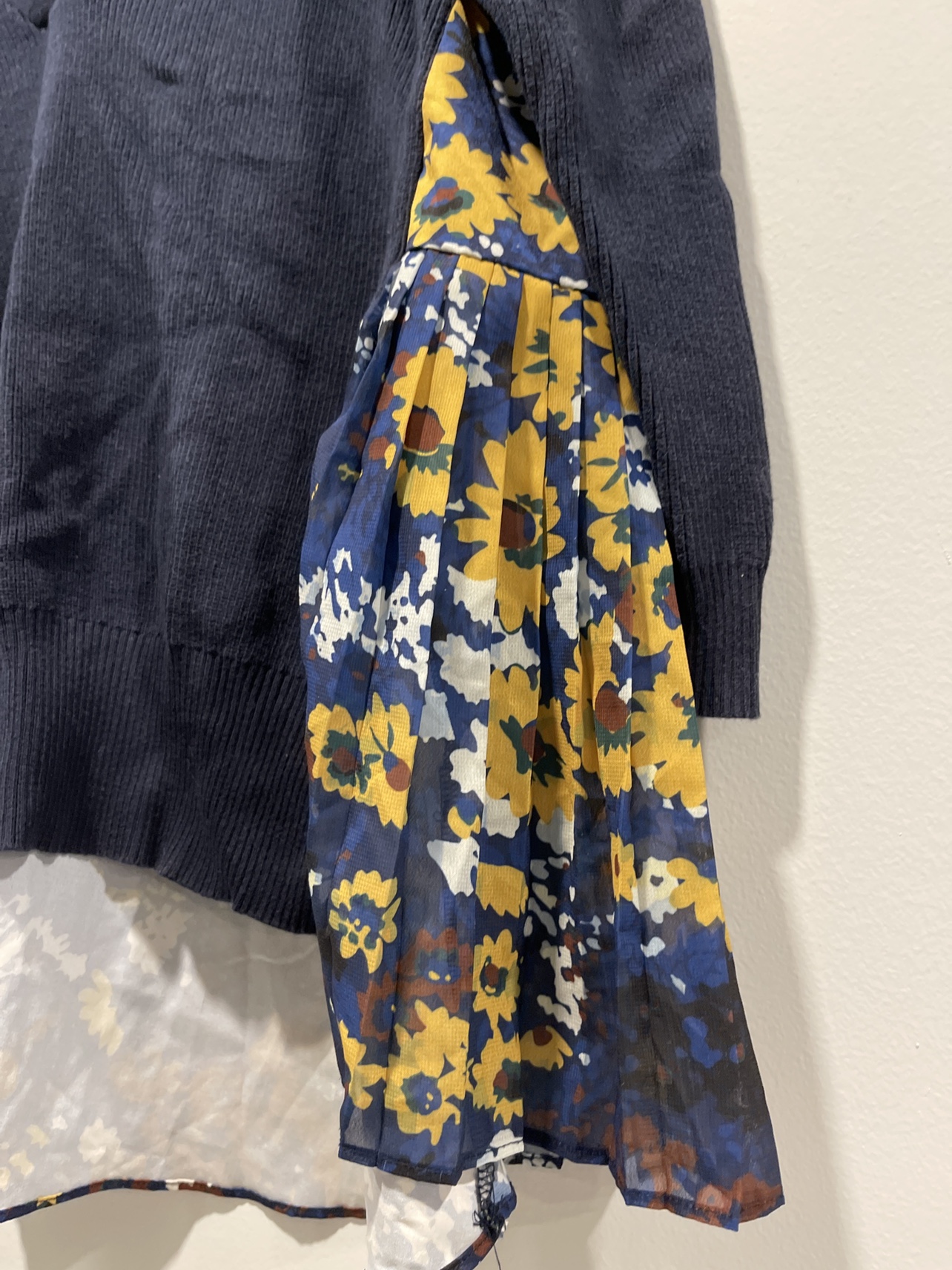 Korean Style Navy Floral Chiffon Knit image indicator(2)