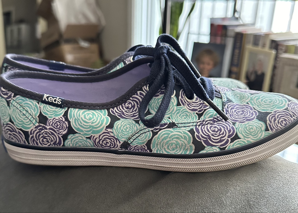 Taylor Swift Endorsed Sneakers image indicator(6)