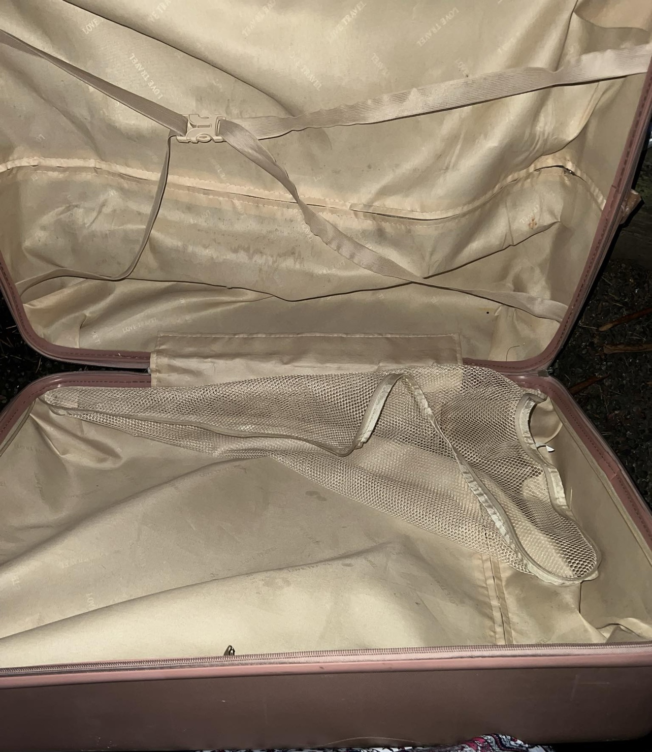 Large Suitcase with Wheels image indicator(3)