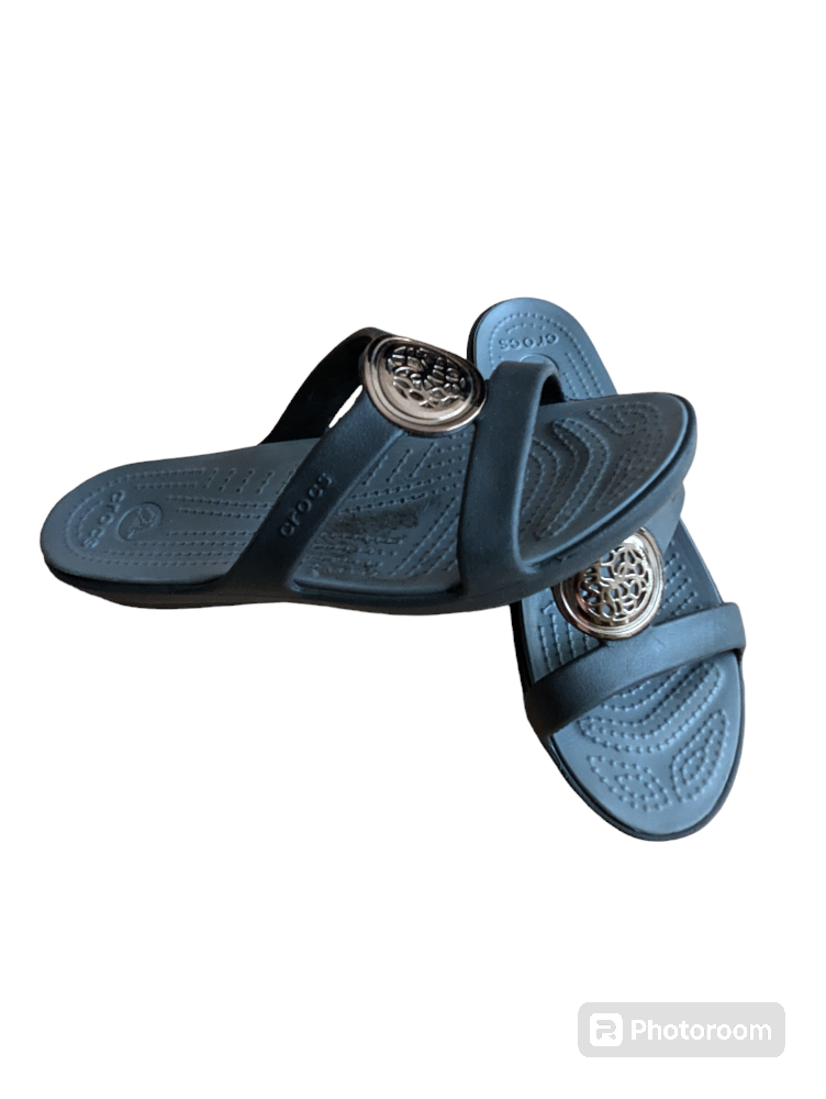 LIKE NEW women 8 Crocs sandals REG $50 thumbnail