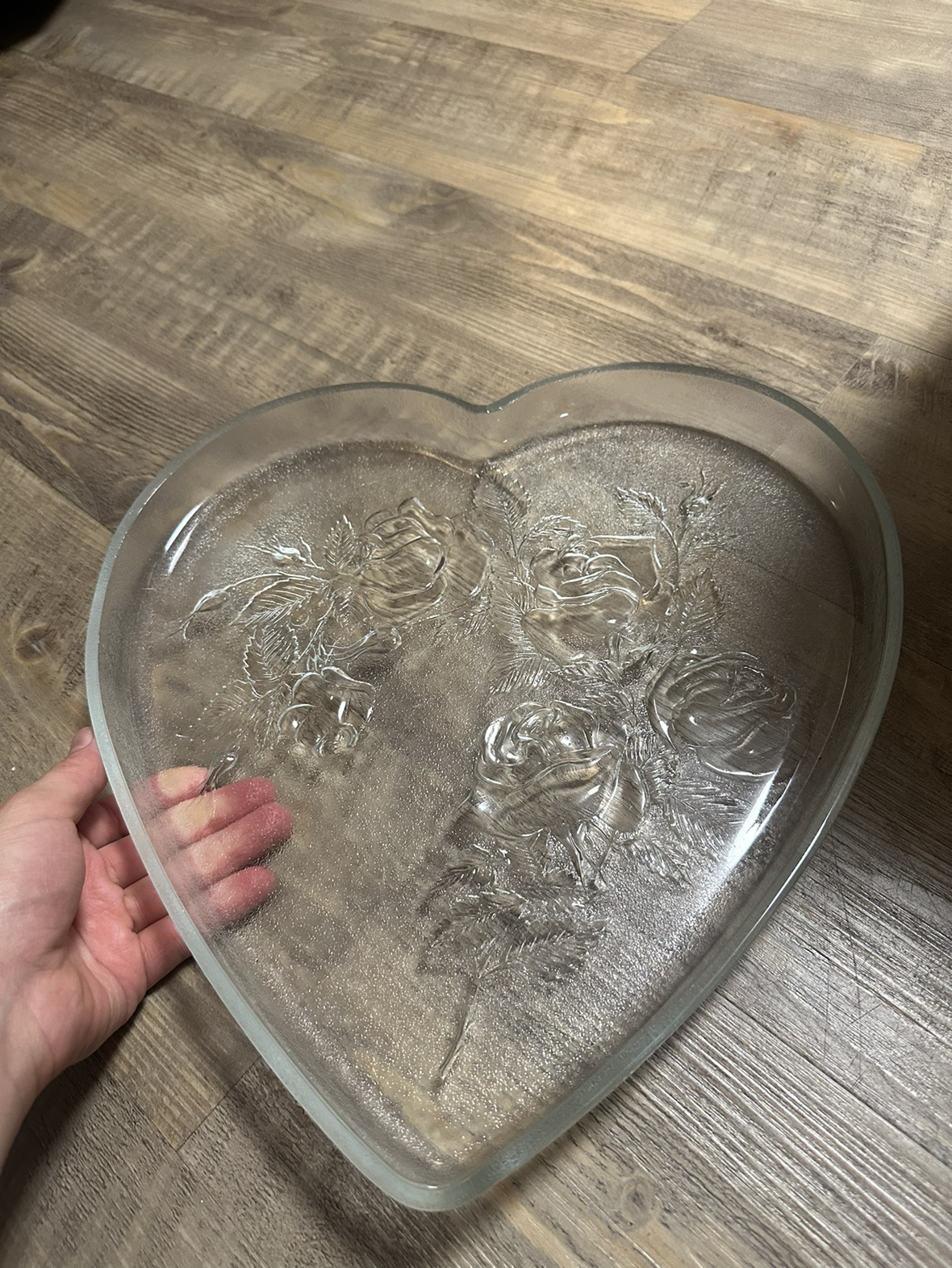Heart-Shaped Glass Serving Tray image indicator(3)