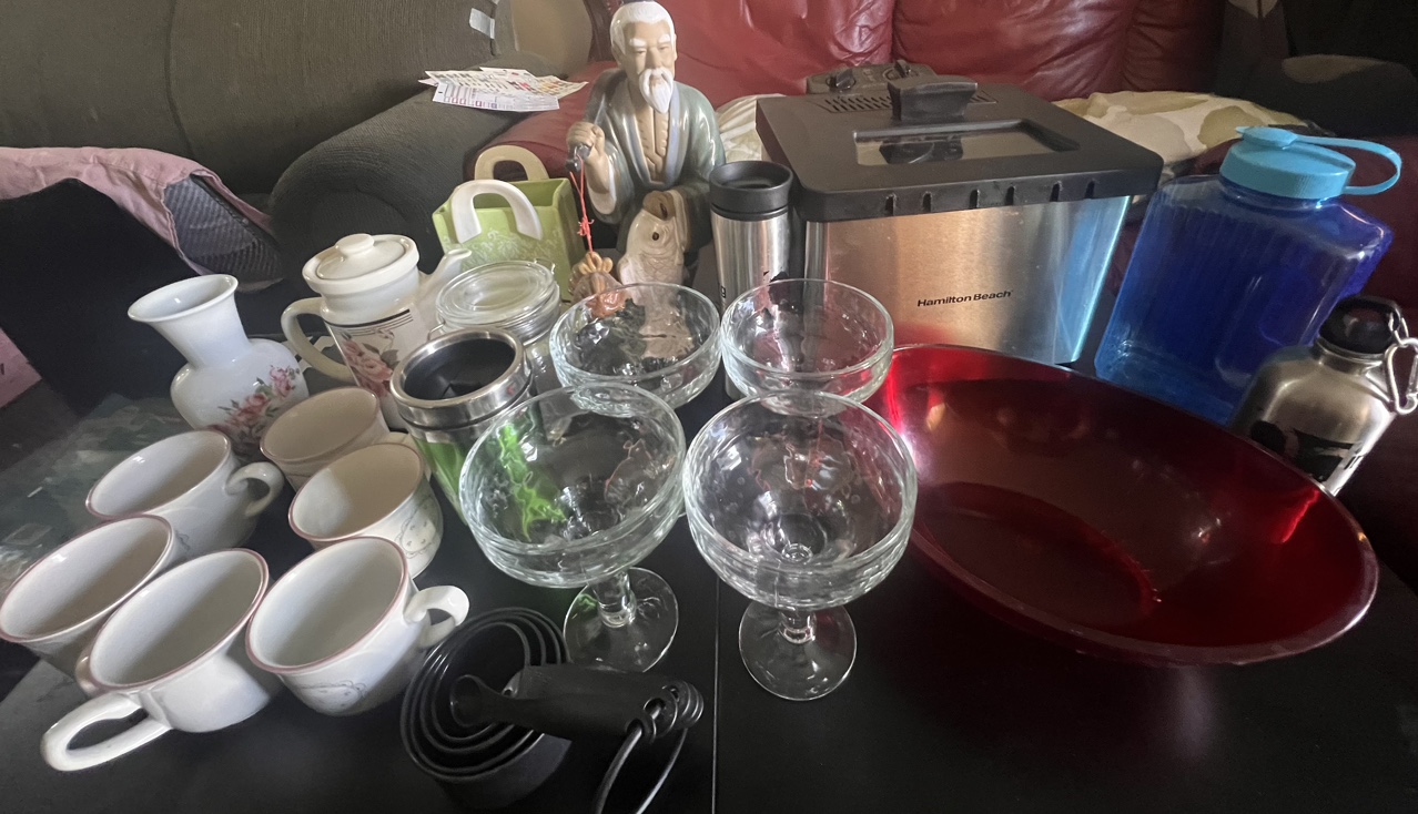 Set of Six Teacups and Saucers thumbnail