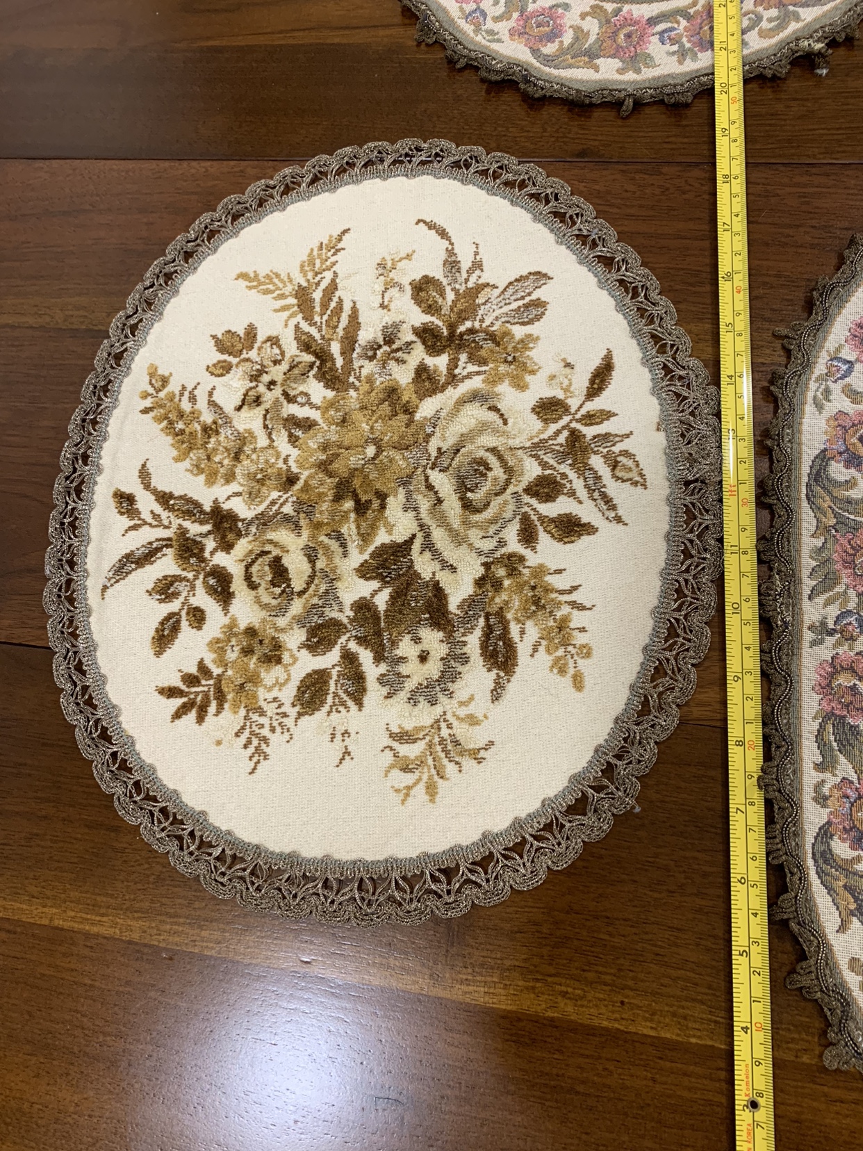 Set of 5 Belgium Doilies image indicator(5)