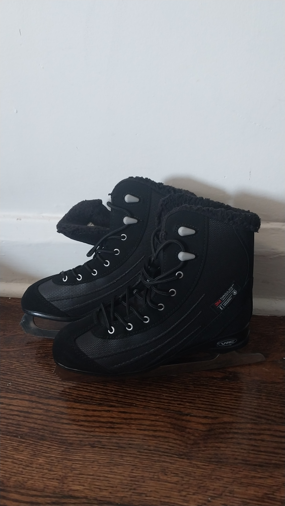 Black Figure Skates with Bag thumbnail