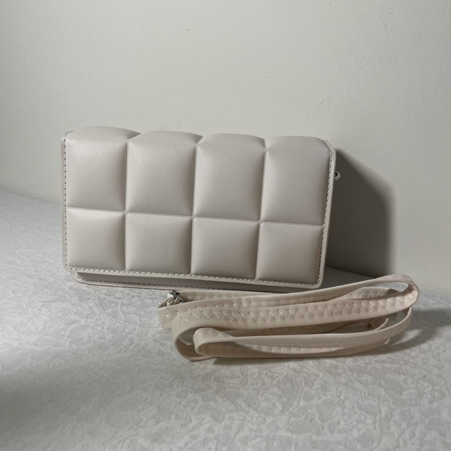 NEW white crossbody bag image indicator(5)