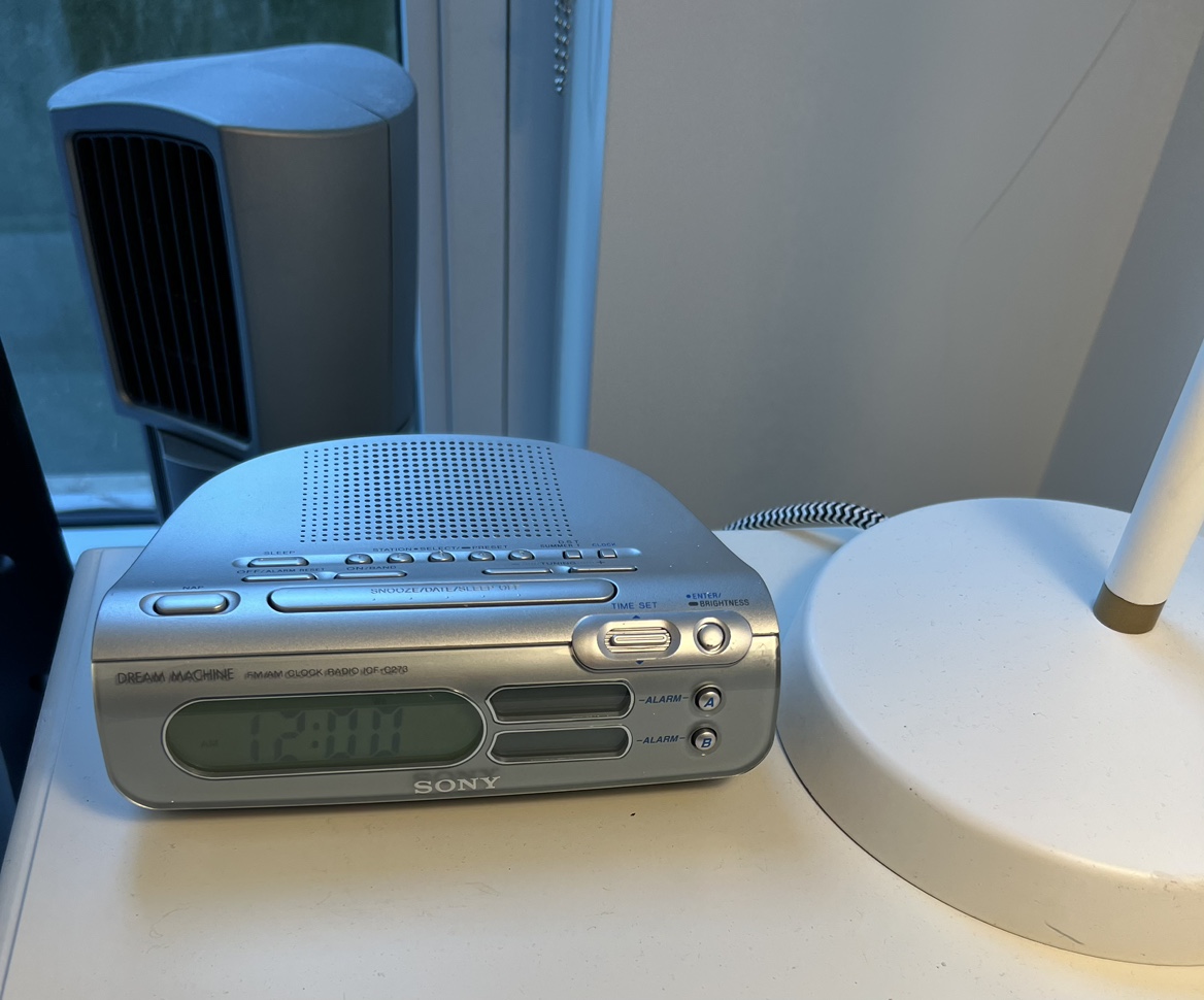 ⏰ Sony Dream Machine Alarm Clock with AM/FM Radio thumbnail