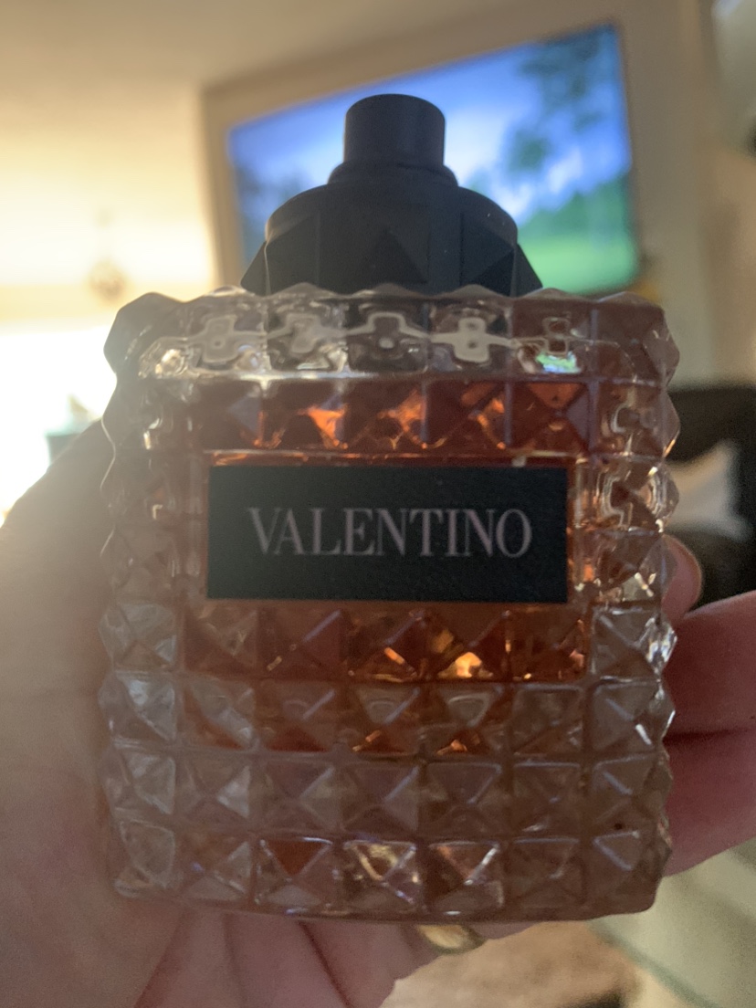 Valentino Donna Born in Roma Perfume thumbnail