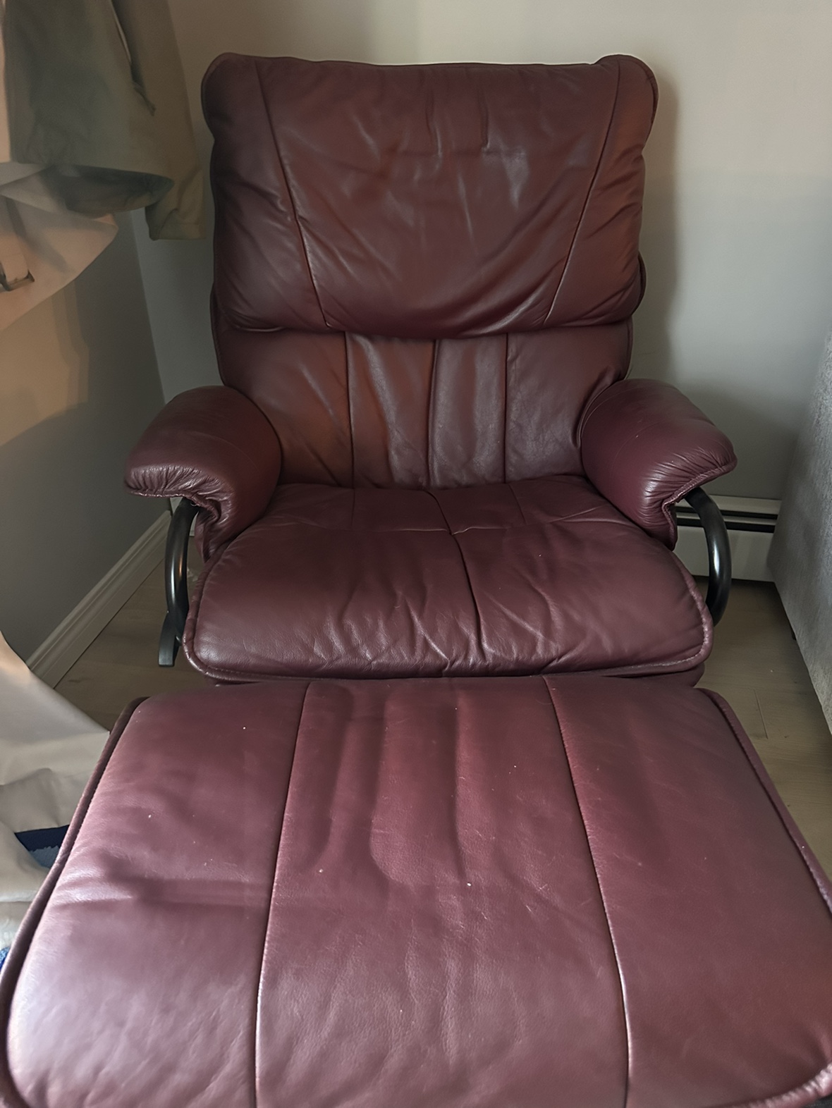 Leather recliner chair
