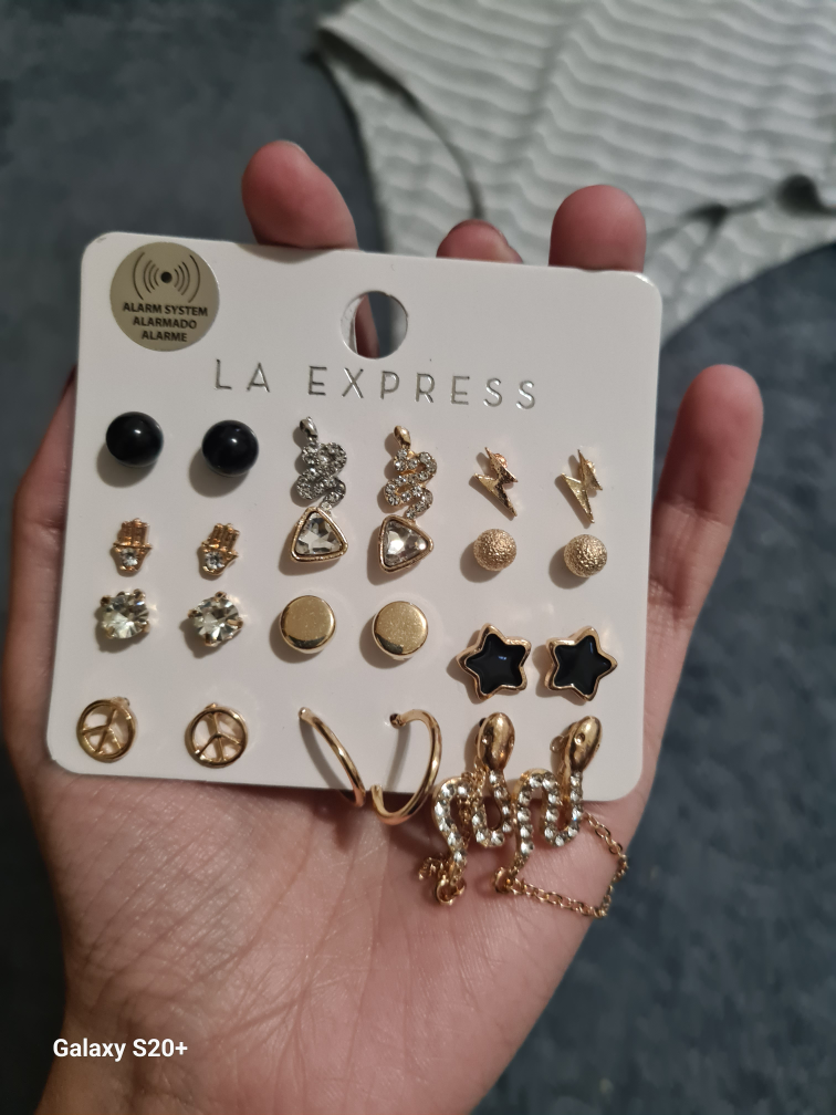 Free earrings set thumbnail