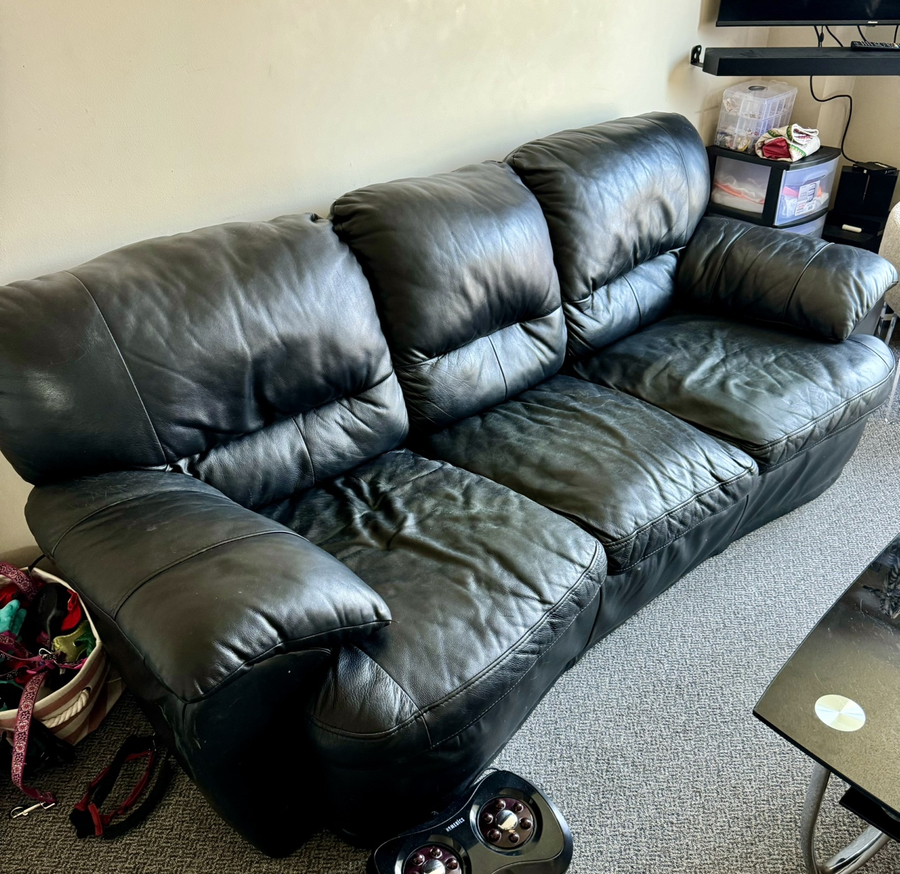 Black leather couch - photo 3