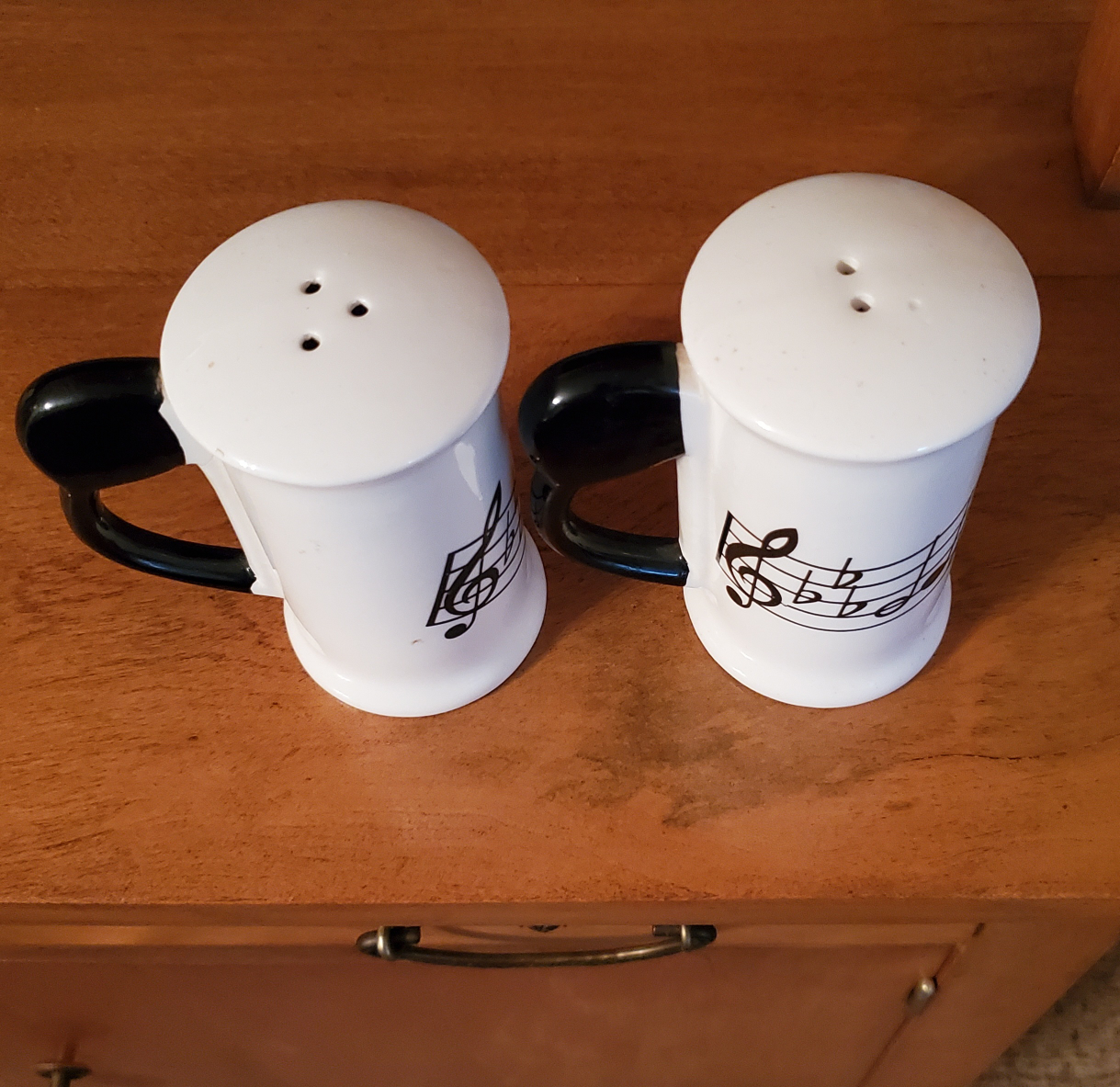 Salt and Pepper shakers - photo 3