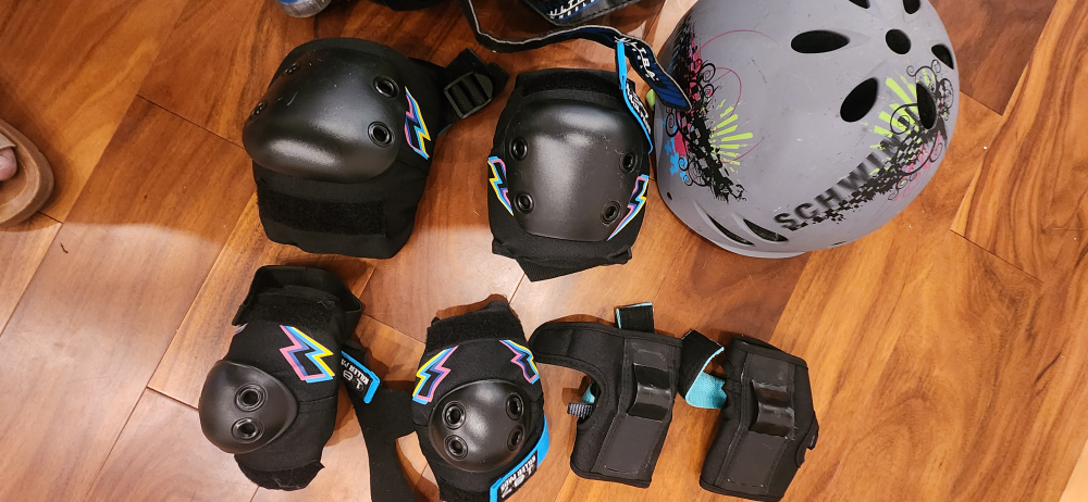 Inline Skates, Helmet and Protective Gear - photo 3