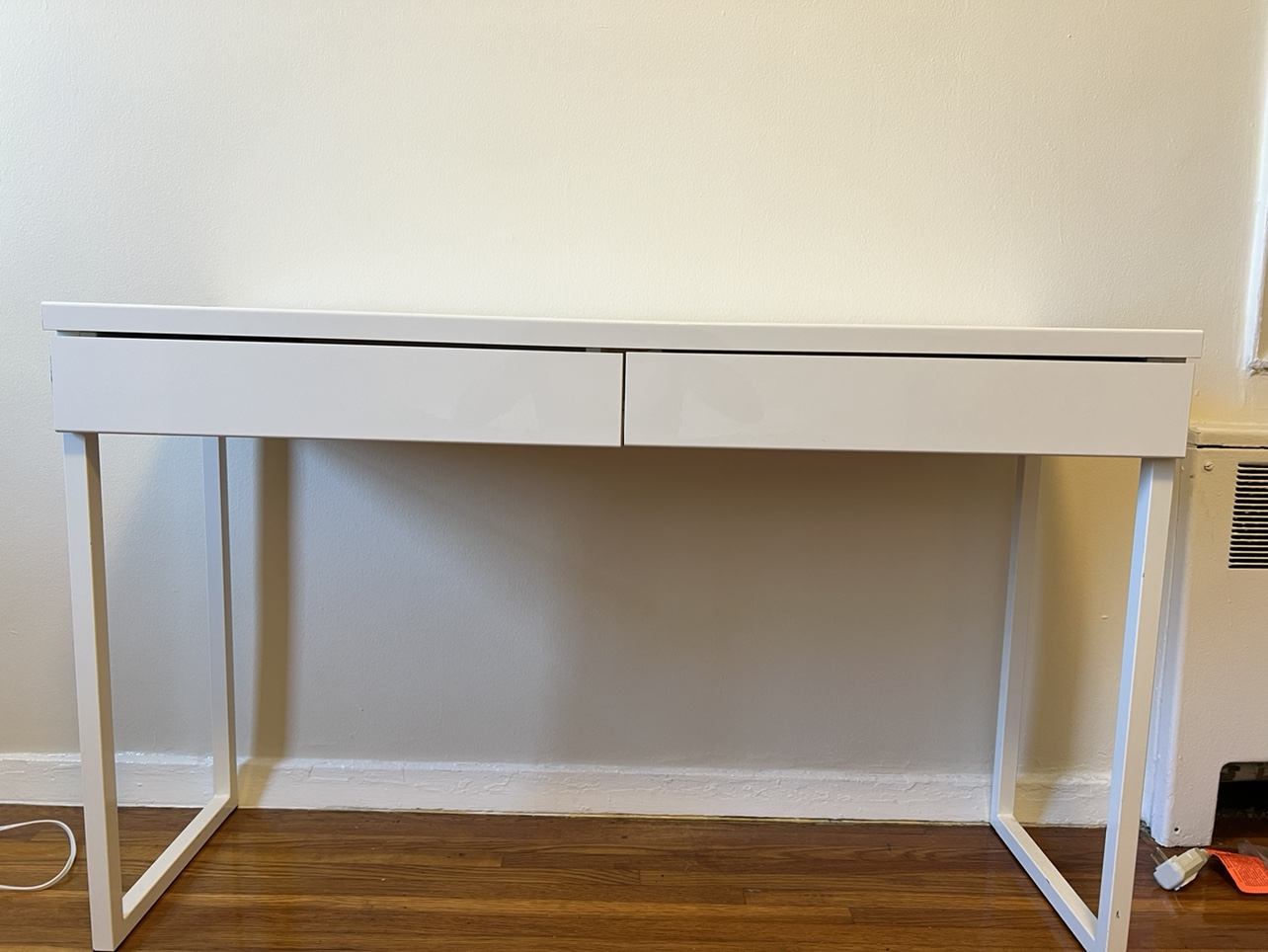White Console table with drawers