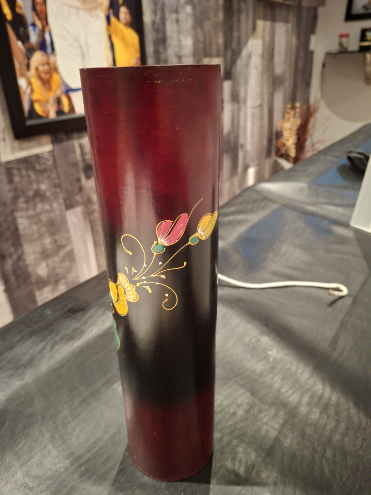 unique style vase. image indicator(2)