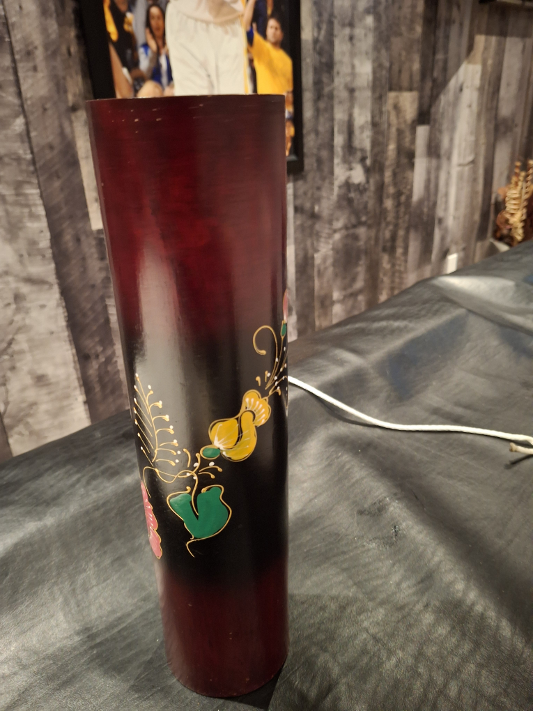 unique style vase. image indicator(4)