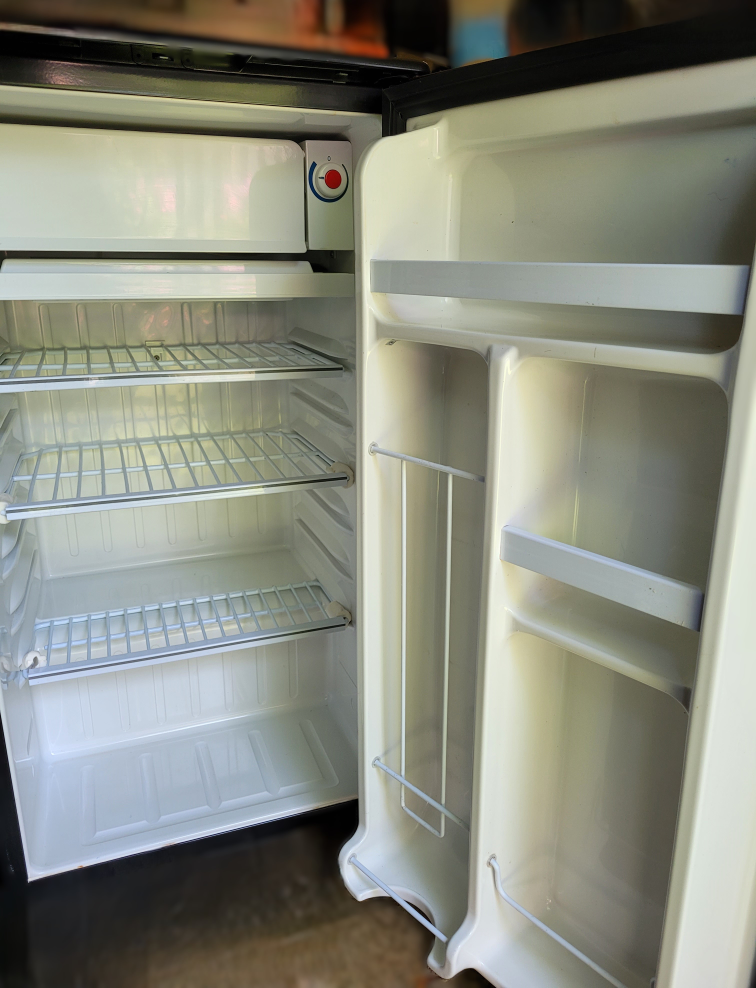 Danby Mini Fridge - photo 4