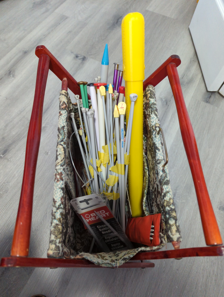 Vintage Knitting stand and needles