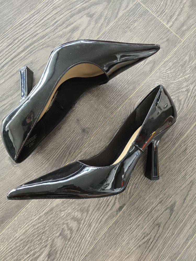 Black Patent Leather Pointed Toe Heels image indicator(3)