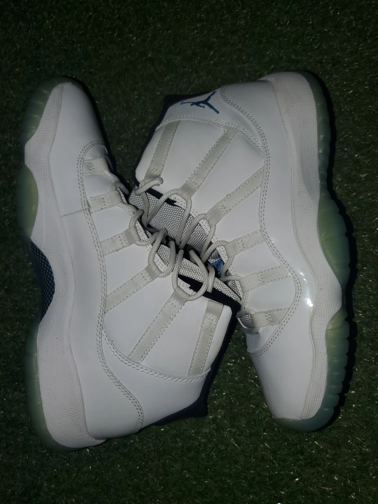 Retro Jordan Colombia 11s