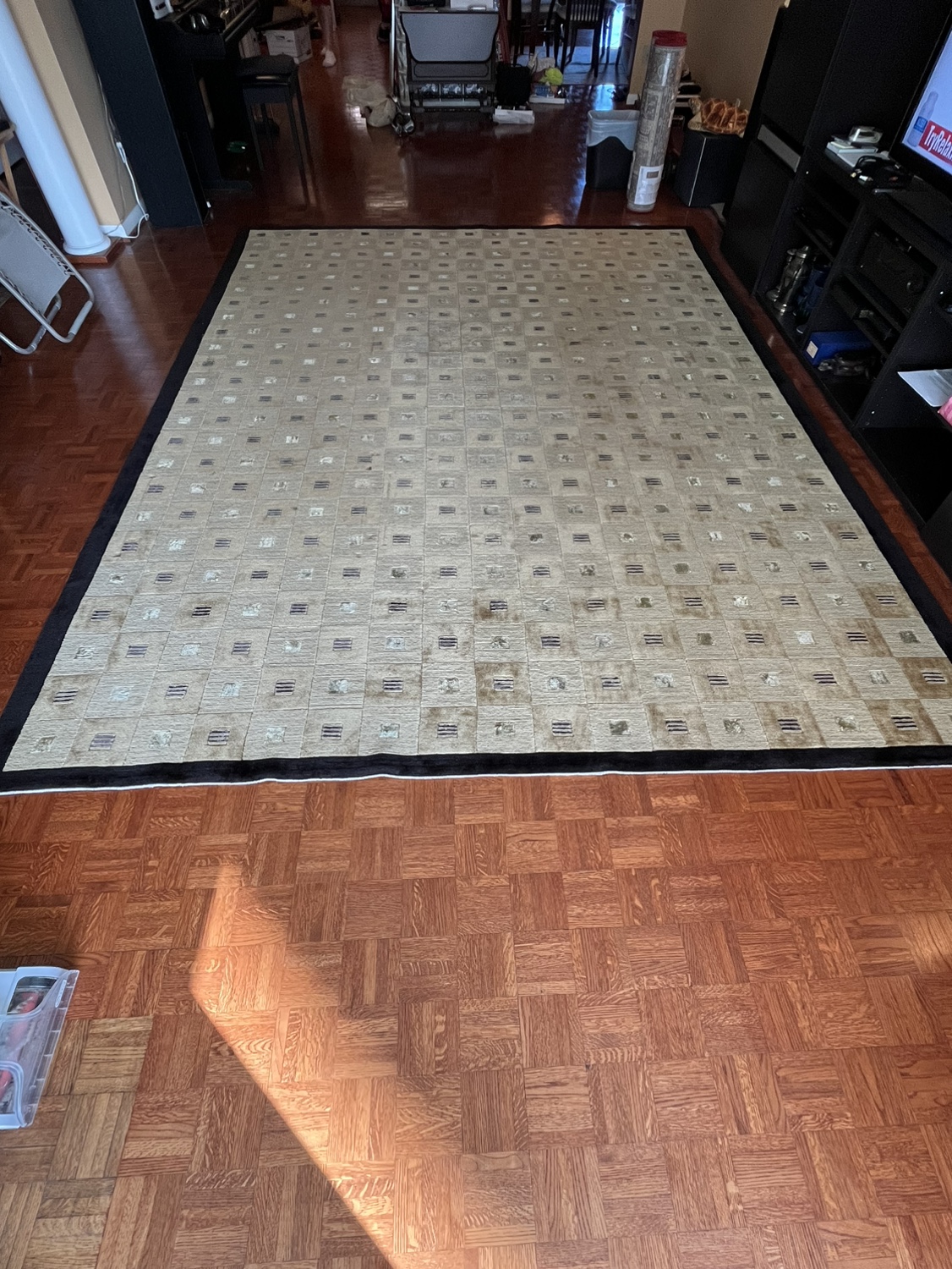 Large Wool and Silk Area Rug image indicator(3)