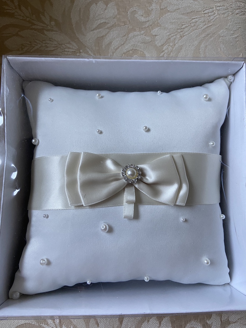 Wedding ring pillow
