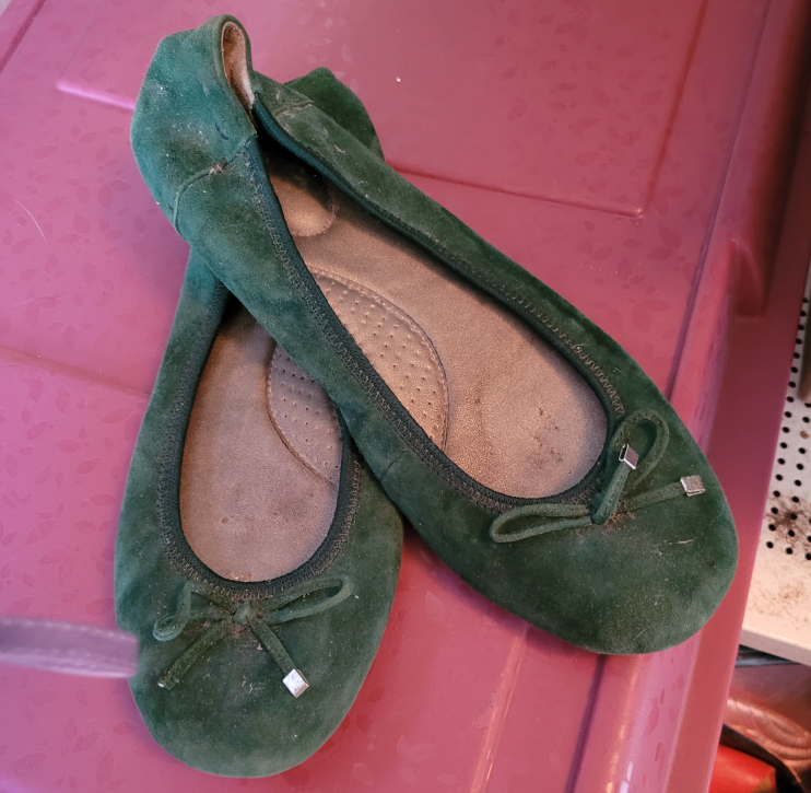 Women's Green Suede Flats 9.5 thumbnail
