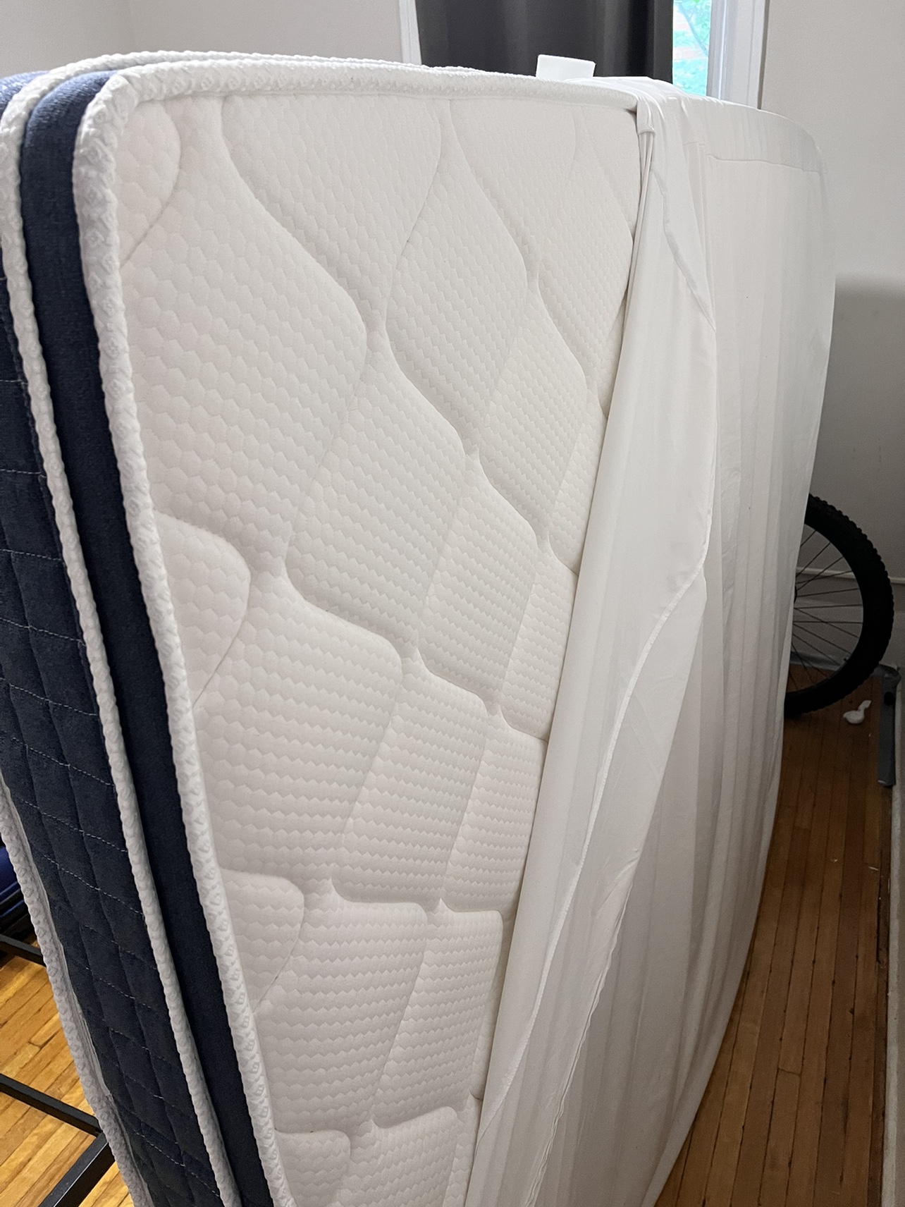 Queen Mattress 10 inch - photo 5