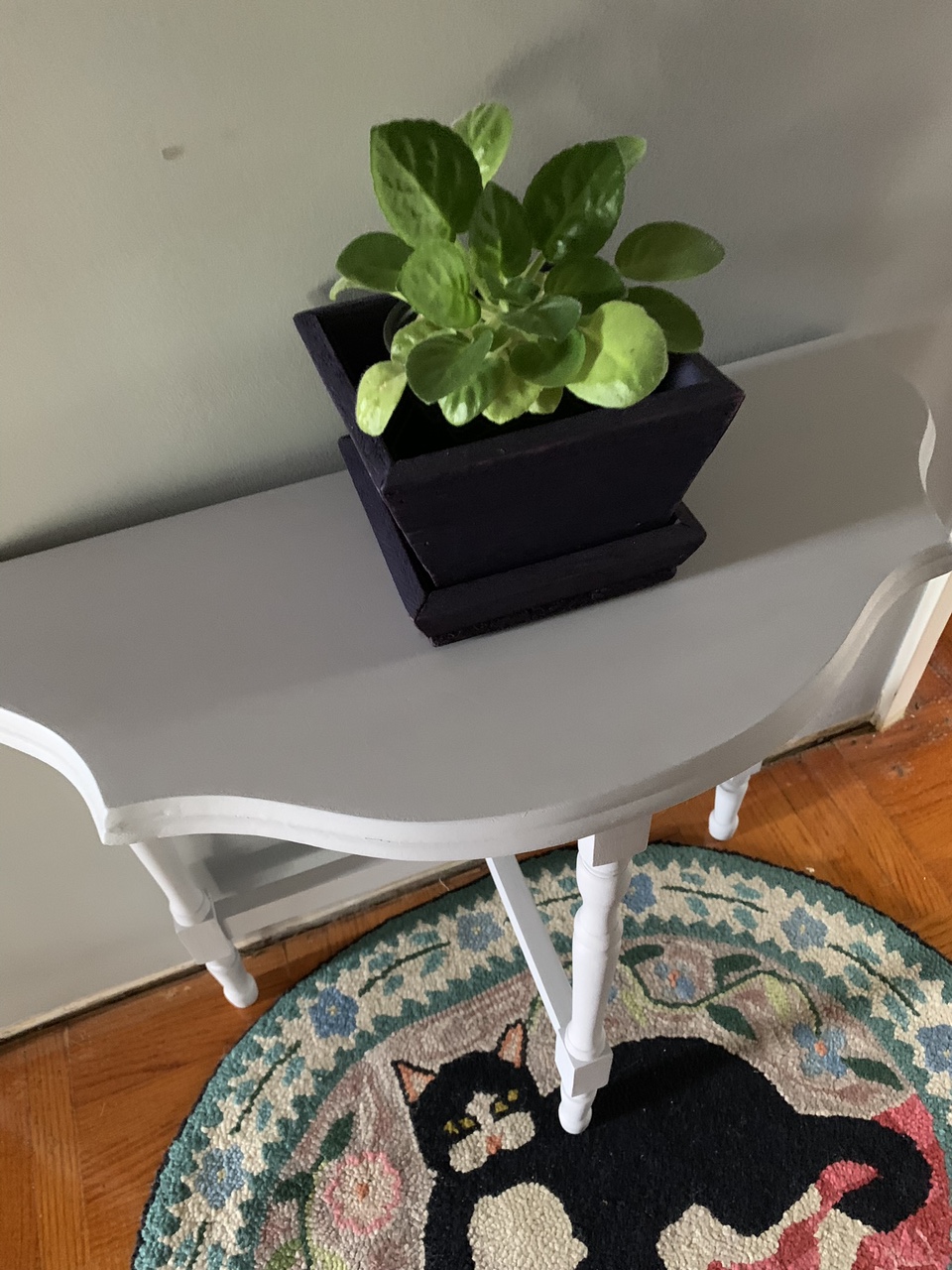 🌸🦋Vintage Half Moon Sidetable 🦋🌼
