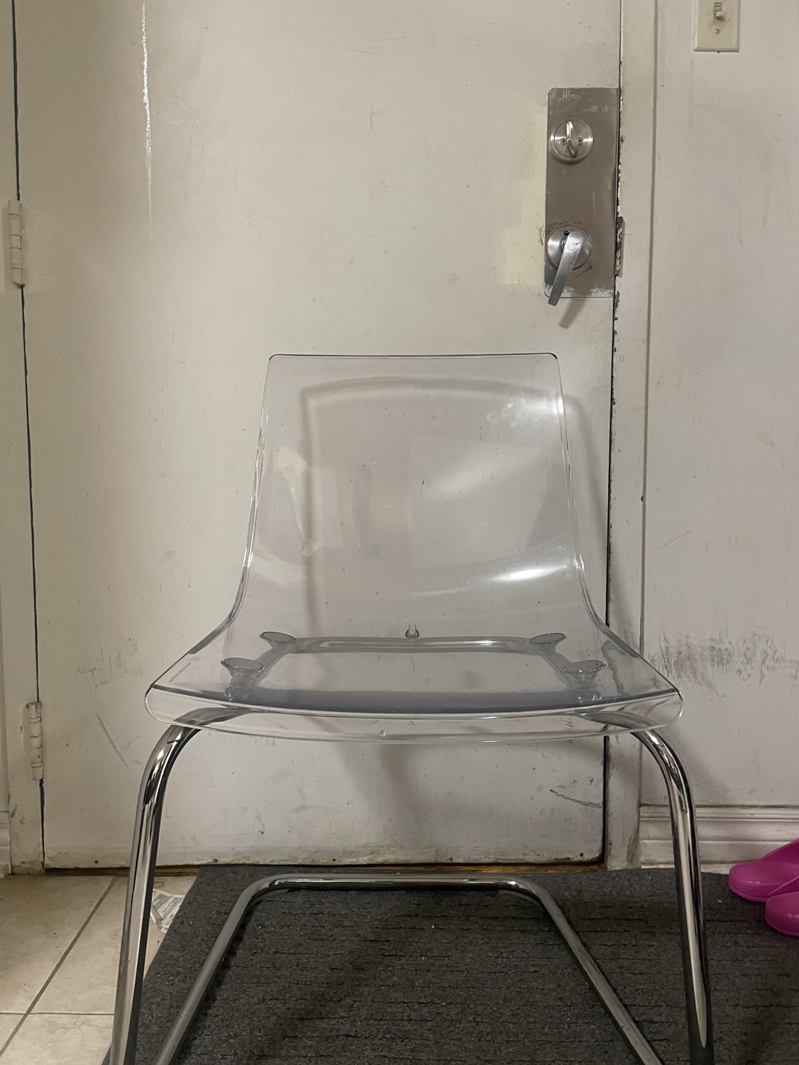 Like New - Plastic Chair - photo 5