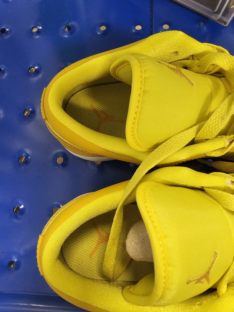 Yellow Strike Air Jordan 1 Women's 8.5 image indicator(6)