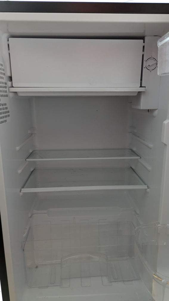 Hamilton Beach Mini Fridge - photo 4