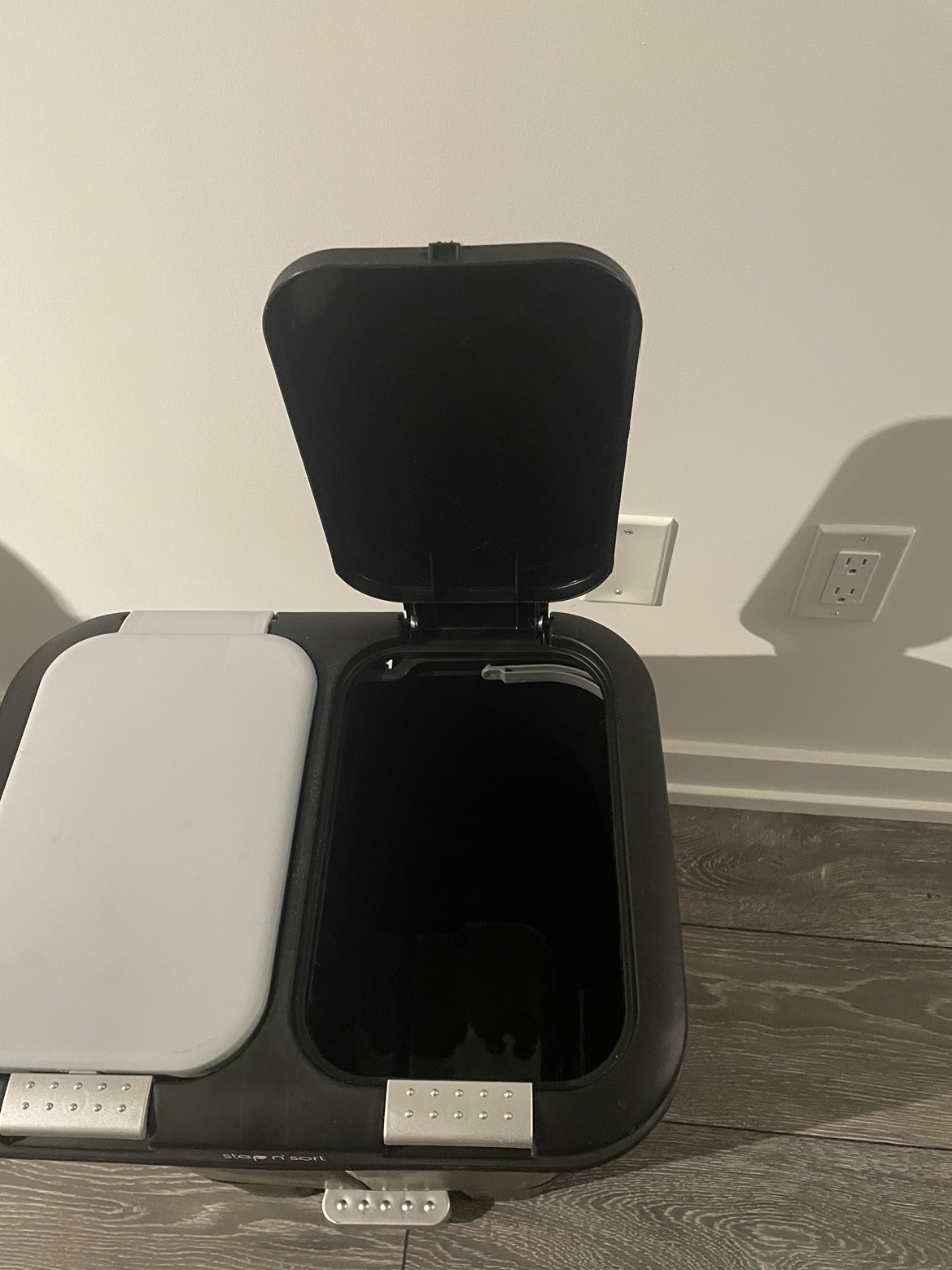 Step N' Sort Dual Compartment Trash & Recycling Bin - photo 4