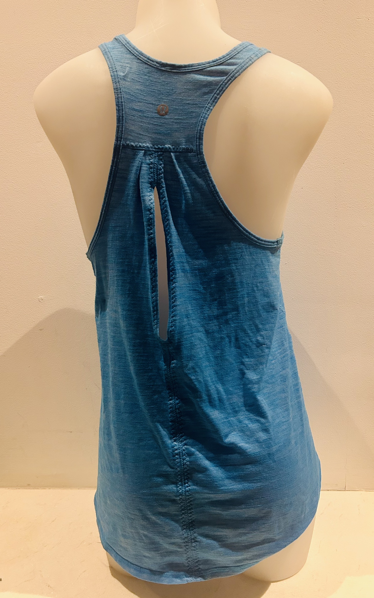 Beautiful blue LULULEMON tank top image indicator(4)